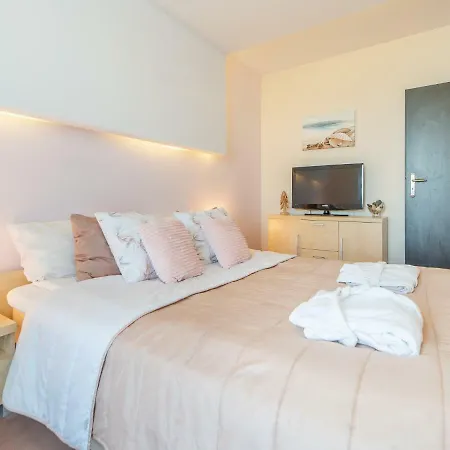 Apartamenty Prywatne W Hotelu Przy Plazy Diva Kolobrzeg Exterior photo